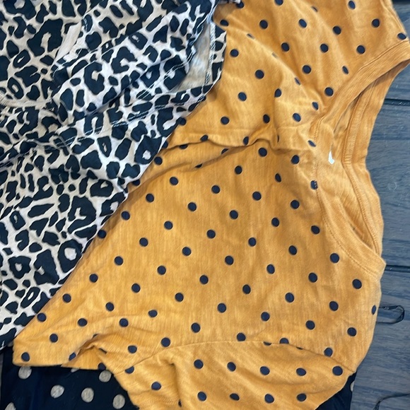 Multiple tshirts 💕 - Picture 2 of 4